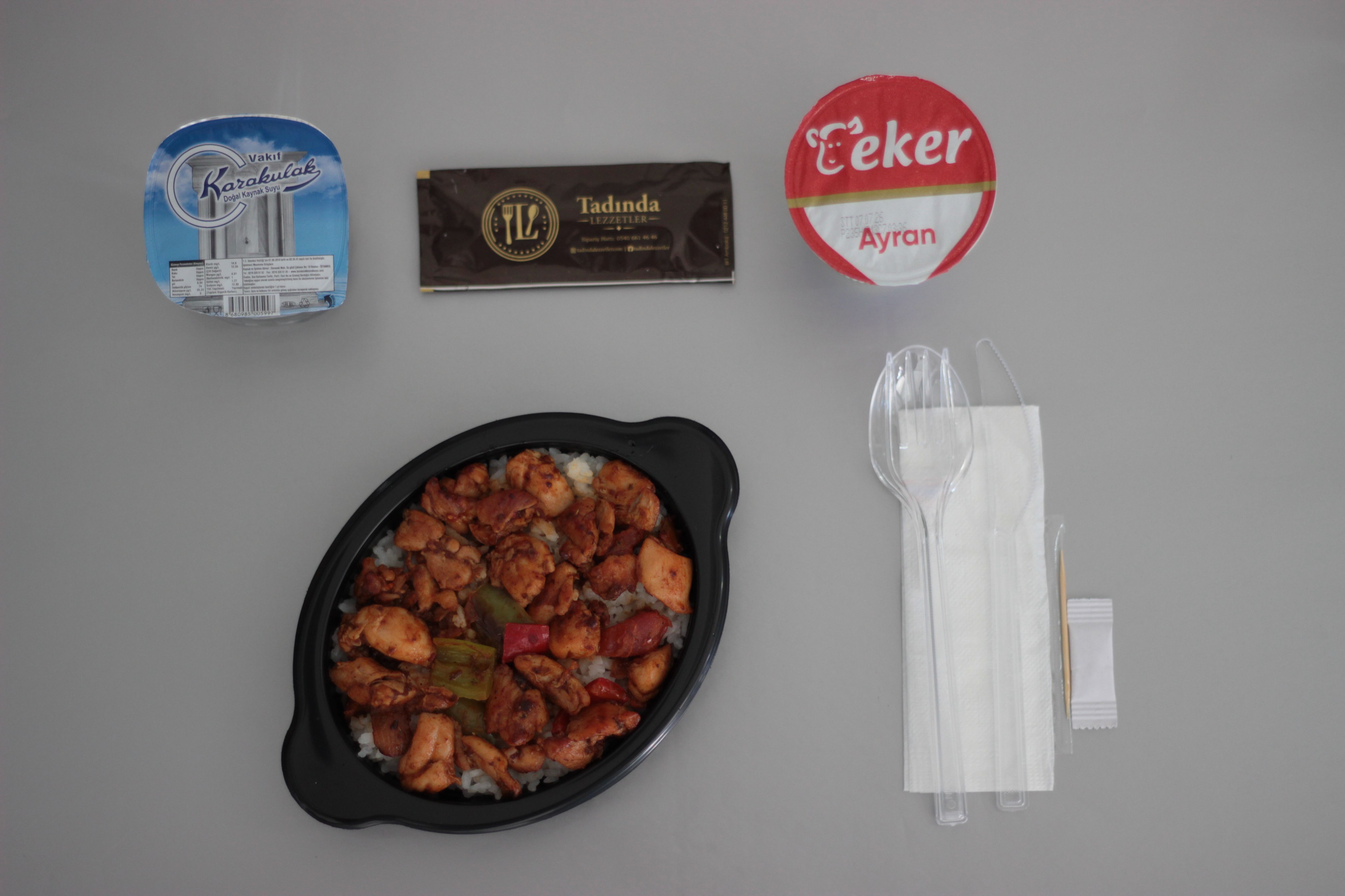 Tavuklu Oval Tabak Menü